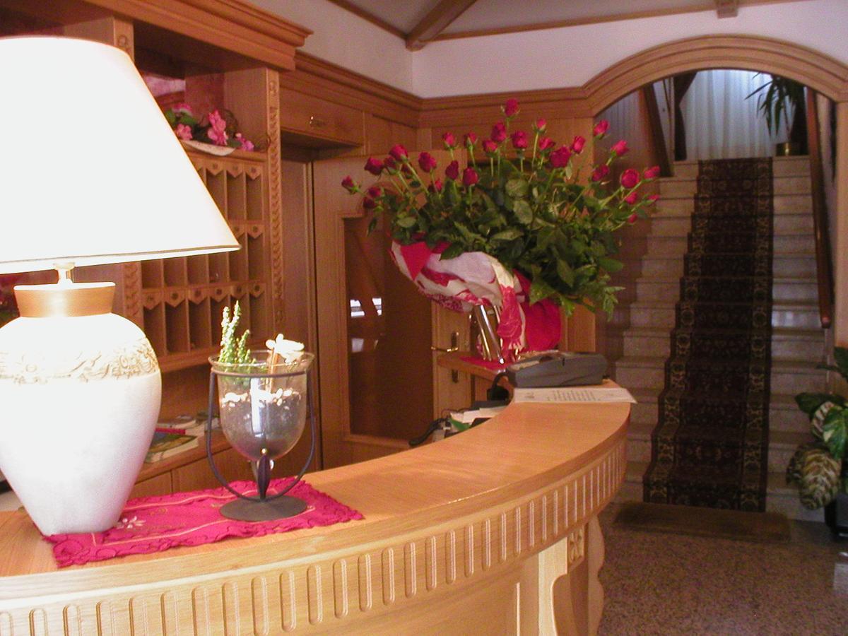 Hotel Aurora Vallarsa Екстериор снимка